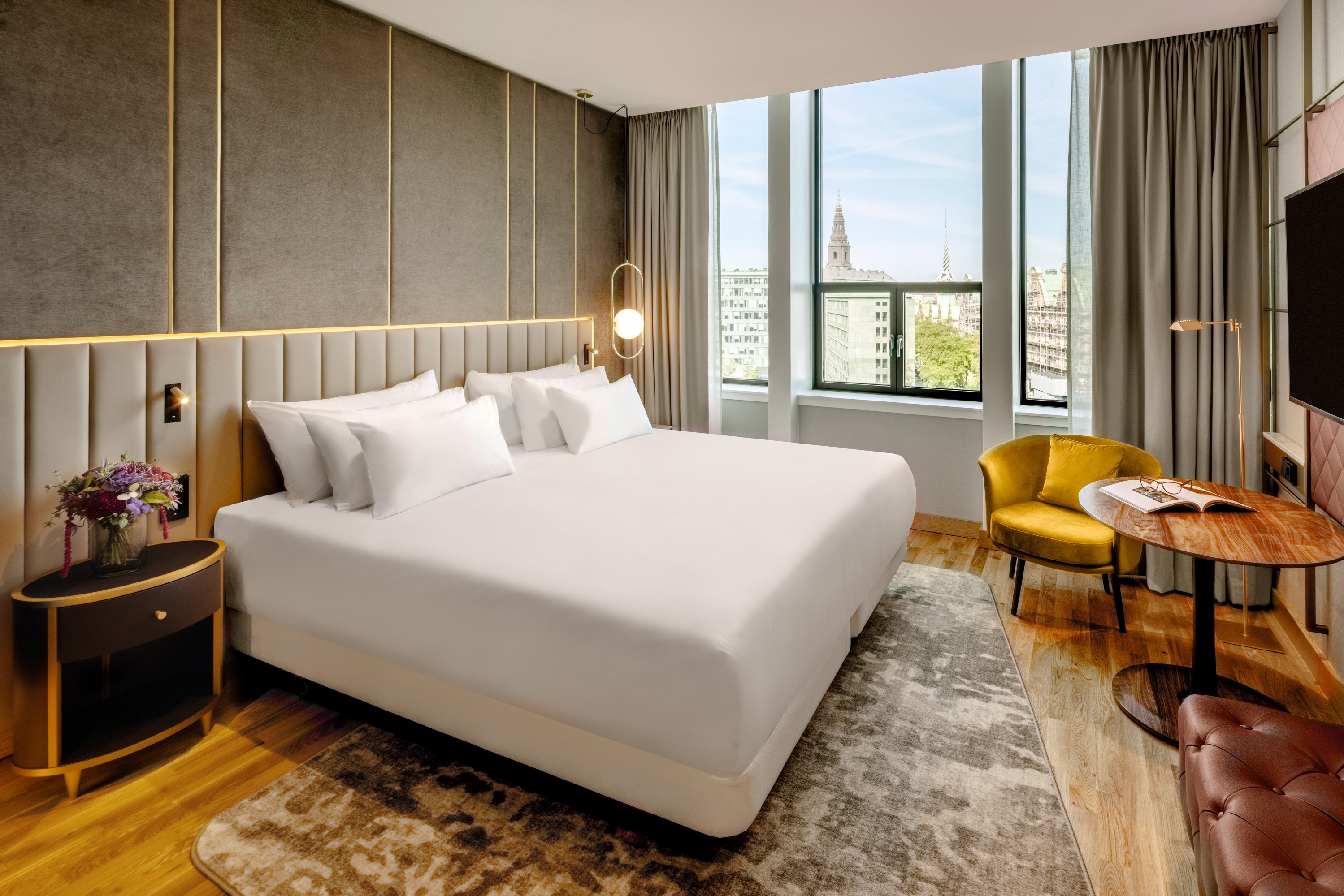 Hotelbelysning på NH Collection København med energieffektive LED lysarmaturer til værelser og fællesområder.