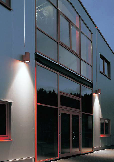 Udendørs LED facadelampe til væg Twin El fra Willy Meyer fra DELUX DENMARK